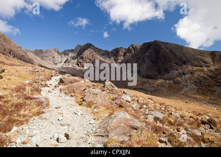 Sgurr Alasdair, le plus haut sommet de l'Cuillin Ridge de l'île de Skye, Écosse, Royaume-Uni, au-dessus de Glen cassante. Banque D'Images