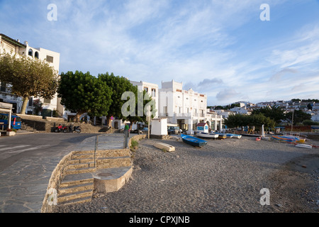 Le long de la Platja Gran Riba Nemesi Llorens à Cadaqués - Cadaqués, Catalogne, Espagne Banque D'Images