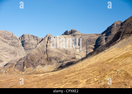 Pipe à un Fheadain gully sur Sgurr Cuillin Ridge, sur l'île de Skye, Écosse, Royaume-Uni. Banque D'Images