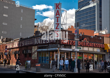 Katz's deli à New York City. Rendu célèbre dans le film Quand Harry rencontre Sally Banque D'Images