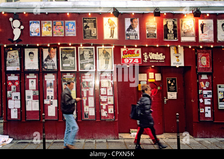 France, Paris, Le Quartier du Marais, Le Point Virgule Théâtre dans la rue Sainte Croix de la Bretonnerie Banque D'Images