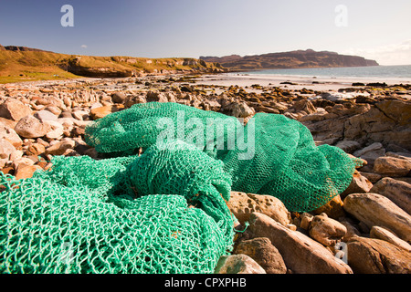 Un filet de pêche échoués à l'Singing Sands sur la côte ouest de l'île de Eigg, Ecosse, Royaume-Uni. Banque D'Images