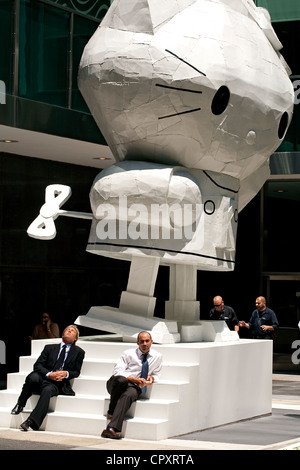 États-unis New York Ville Manhattan Park Avenue House Square et levier d'exposition de l'artiste Tom Sachs Wind-Up Bonjour Kitty Banque D'Images