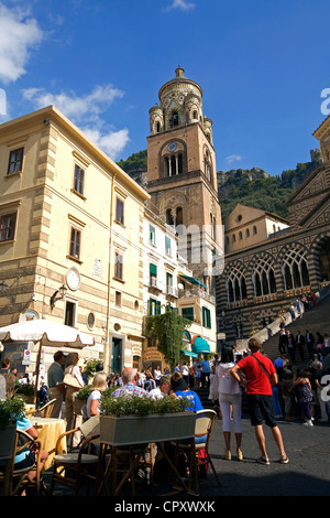 L'Italie, Campanie, Côte Amalfitaine, Amalfi, au patrimoine mondial de l'UNESCO, la cathédrale de Sant' Andrea sur la Piazza Duomo Banque D'Images