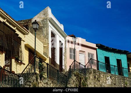 République dominicaine Santo Domingo province District Fédéral inscrite au Patrimoine Mondial de l'UNESCO maisons colorées dans la ville historique Banque D'Images