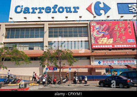 Taïwan, Kaohsiung, centre commercial Carrefour Banque D'Images