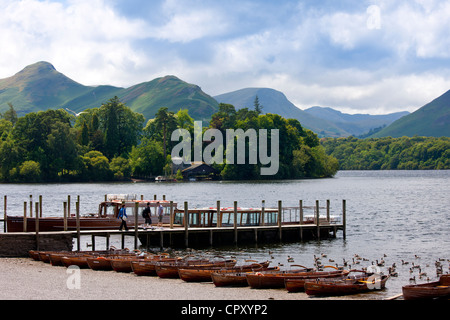 Barques en bois sur Derwent Water près de Keswick dans le Parc National du Lake District, Cumbria, Royaume-Uni Banque D'Images