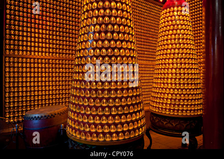 Taiwan, Taipei, un OAP (BAO), un temple taoïste contributeurs représentés par des petites lumières Banque D'Images