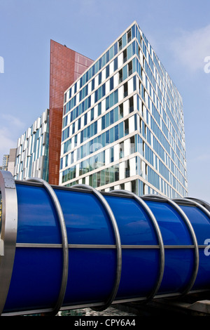 La rotation de l'hélice en acier et en verre rétractable Passerelle par Marcus Taylor du bassin de Paddington Londres Angleterre Europe Banque D'Images