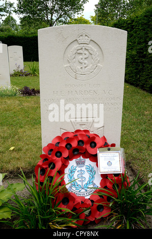 Tombe de héros de guerre Lance Corporal durcir. VC. Dans le cimetière DU COMMONWEALTH BRITANNIQUE ET À NEDERWEERT. HOLLAND Banque D'Images