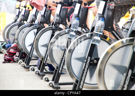 Classe de Spinning Bike outdoor entraînement à Palma de Majorque Espagne Banque D'Images