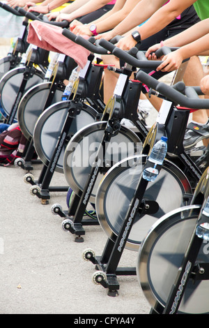 Classe de Spinning Bike outdoor entraînement à Palma de Majorque Espagne Banque D'Images