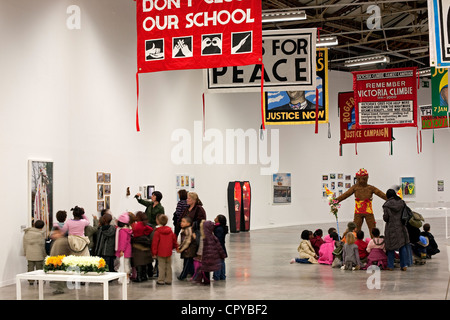 France, Paris, Palais de Tokyo, d'une révolution, un l'autre exposition sur les connexions entre industriels et culturels Banque D'Images