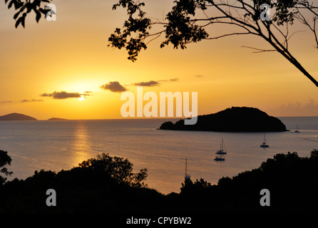 Coucher de soleil sur Maho Bay, St ; John USVI Banque D'Images