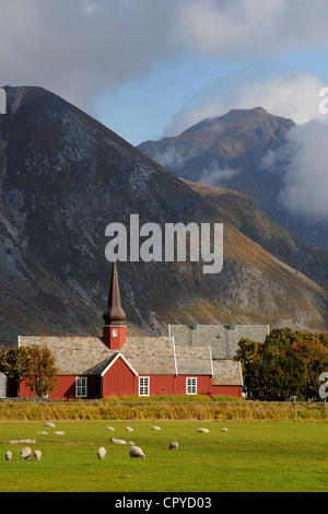 La Norvège, Nordland County, îles Lofoten, l'île de Flakstad Flakstadoy, église en bois Banque D'Images
