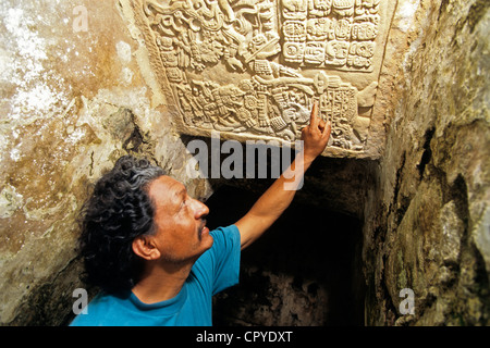 L'État de Chiapas au Mexique Yaxchilan visite guidée de cette ancienne ville maya située à l'extrémité du Rio de La Passion à la frontière avec le Guatemala Banque D'Images