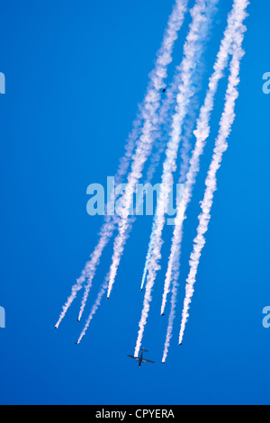 L'équipe de parachutistes en chute libre de Faucons RAF prenant part à l'affichage de l'air à la base aérienne de la RAF Brize Norton, Royaume-Uni Banque D'Images