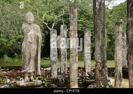 Ruines du temple Dalada Maluva Hatadage en quadrilatère, Polonnaruwa, Sri Lanka Banque D'Images