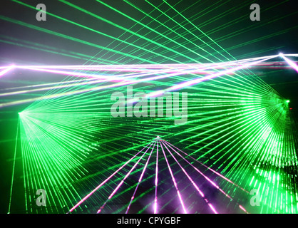 Disco colorés avec des effets spéciaux et de show laser fantastique Banque D'Images