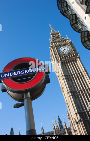 Big Ben et les chambres du Parlement avec Underground sign, Londres, Angleterre, Royaume-Uni, Europe Banque D'Images