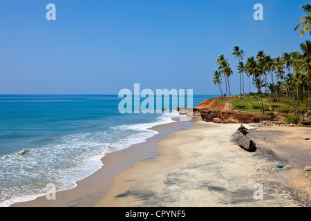 L'Inde, Etat du Kerala, Varkala Odayam Beach, à quelques kilomètres au sud Banque D'Images