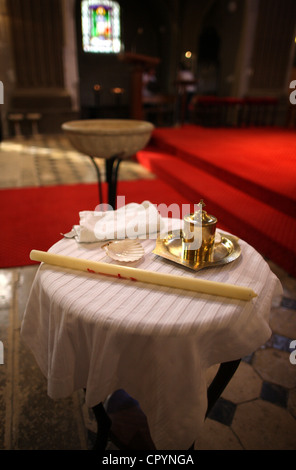 Le baptême dans une église catholique, France, Europe Banque D'Images