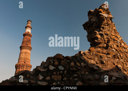 Qutb Minar minaret, du patrimoine culturel mondial de l'UNESCO, New Delhi, Inde Banque D'Images