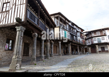 Scène de la place principale, La Alberca, province de Salamanque, Castille et Leon, Espagne. Banque D'Images