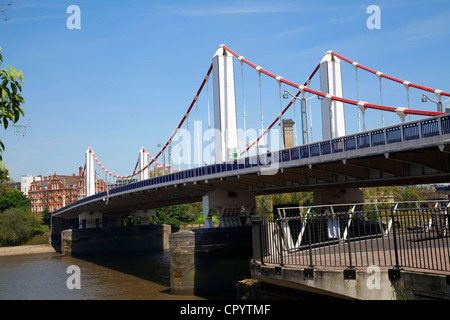 Chelsea Bridge over River Thames - London UK Banque D'Images