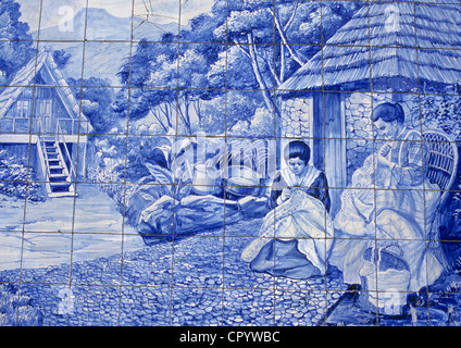 Le Portugal, l'île de Madère, Funchal, Azulejo dans les rues Banque D'Images