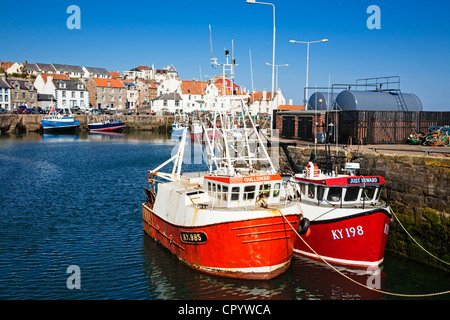 Les bateaux de pêche amarrés au port de Pittenweem, East Neuk de Fife, en Écosse. Banque D'Images