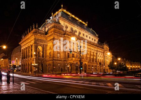 Théâtre National, Národní divadlo, de nuit, Prague, République Tchèque, Europe Banque D'Images