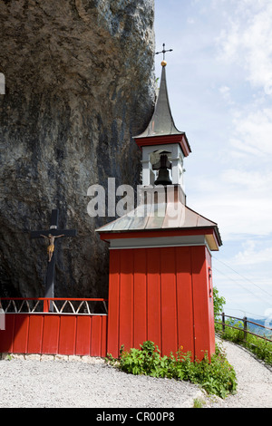 Wildkirchli, petite église, à Appenzell, région de montagnes de l'Alpstein, Swiss Alps, Switzerland, Europe, PublicGround Banque D'Images