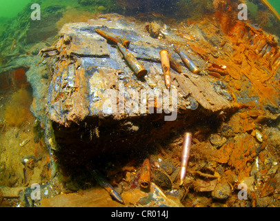 Munitions, cartouches, balles, sous l'épave, chalutier mine Collective 'paysan', de la mer Noire, l'Ukraine, l'Europe Banque D'Images