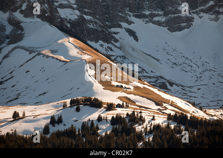 Vue sur le massif de l'Alpstein avec Mt. Saentis et alpage dans la neige, plage de l'Alpstein, Swiss Alps, Switzerland, Europe Banque D'Images