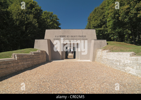 L'entrée de la Tranchée des Baïonnettes Memorial qui commémore une action le 23 juin 1916 près de Verdun, Meuse, France. Banque D'Images