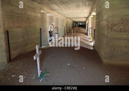 Vue à l'intérieur de la Tranchée des Baïonnettes Memorial qui commémore une action le 23 juin 1916 près de Verdun, Meuse, France. Banque D'Images