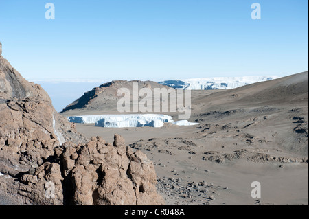 Sommet Kibo, cratère, vue du pic Uhuru dessus du cratère vers le reste de l'Furtwangler Glacier sur la glace du nord Banque D'Images