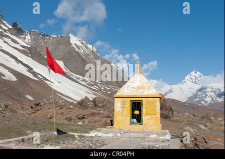 L'hindouisme, temple hindou, paysage de montagne, Manali-Leh Highway, route de montagne, Baralacha La col de montagne, 4980 m, près de Keylong Banque D'Images