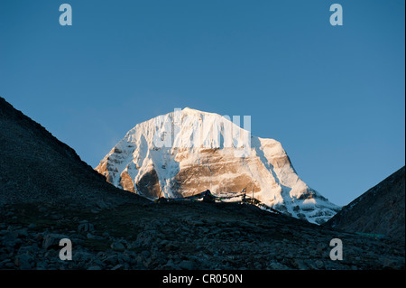 Le bouddhisme tibétain, snow-capped Mont Kailash, côté nord, Gang Rinpoche, chemin de pèlerinage, Kora, Ngari Banque D'Images