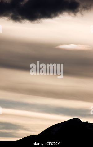 Les formations de nuages inhabituels dans le Colorado sur la fin de l'après-midi de l'éclipse annulaire. Banque D'Images