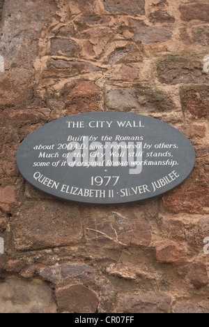 Le marquage de la plaque-romain construit les murs de la ville d'Exeter, Devon, Angleterre Banque D'Images