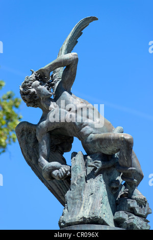 Fallen Angel statue, le parc du Retiro, Madrid, Espagne, Europe Banque D'Images