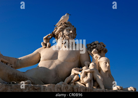 France Paris Jardin des Tuileries groupe de sculptures réalisées par Lorenzo Ottoni représentant Nil horseshoe du bassin de la Banque D'Images