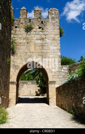 Mur de la ville et la porte de la ville historique de Trujillo, l'Estrémadure, Espagne, Europe Banque D'Images