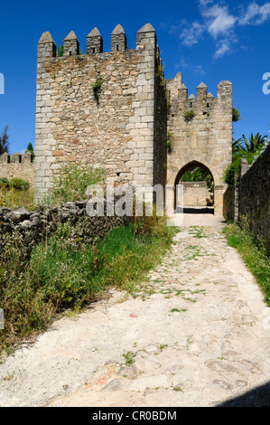 Mur de la ville et la porte de la ville historique de Trujillo, l'Estrémadure, Espagne, Europe Banque D'Images