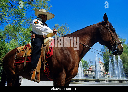 Mexico, District Fédéral, Mexico City, Parc Alameda, les policiers de l'équitation Banque D'Images