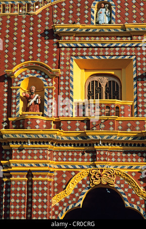 L'État de Puebla, Mexique, Tonantzitla, façade de l'église Santa Maria Banque D'Images