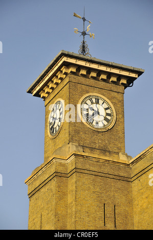 Tour de l'horloge à la gare de Kings Cross, Londres, Angleterre, Royaume-Uni, Europe Banque D'Images