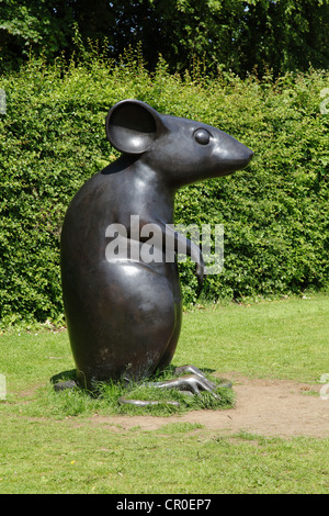 Chemin du poète du musée du lieu de naissance de Robert Burns, monument géant de Kenny Hunter à LA souris inspiré du poème à la souris, Alloway, Ayrshire, Écosse, Royaume-Uni Banque D'Images